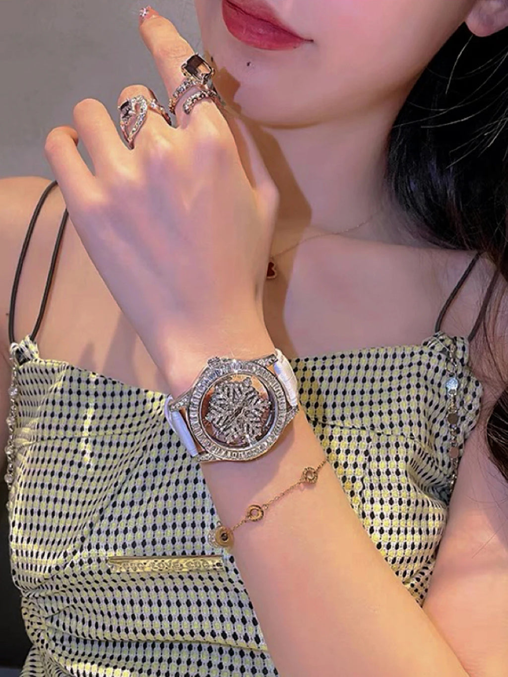 LSVTR brand single-piece fashionable women's watch, rhinestone setting, rotating starry sky dial, snowflake pattern, waterproof