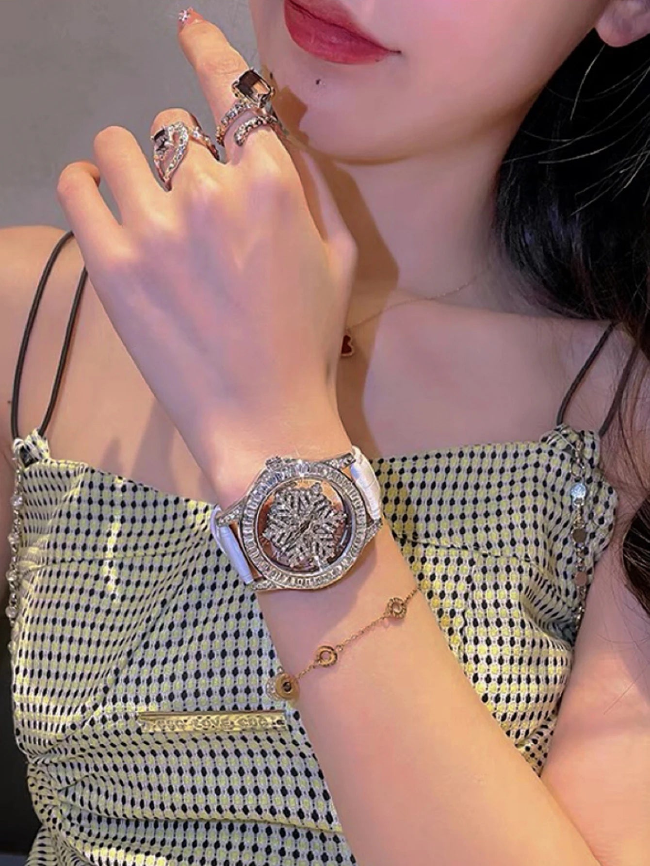 LSVTR brand single-piece fashionable women's watch, rhinestone setting, rotating starry sky dial, snowflake pattern, waterproof