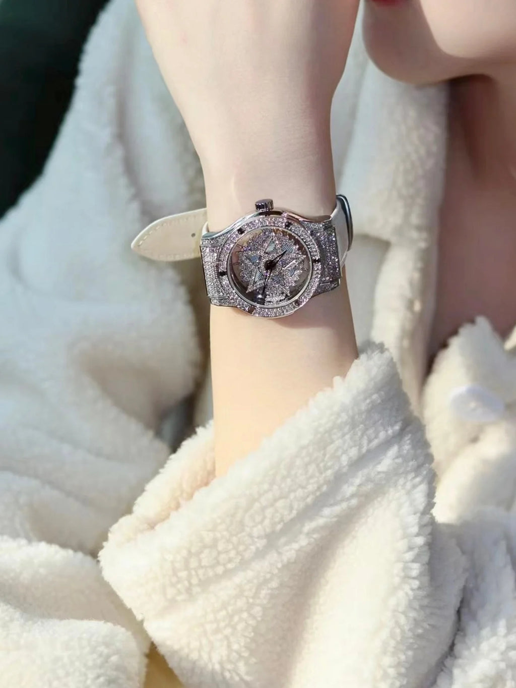 LSVTR New model High-End Elegant Fashionable Women's Watch with Transparent Case Back Rhinestone Embellishments