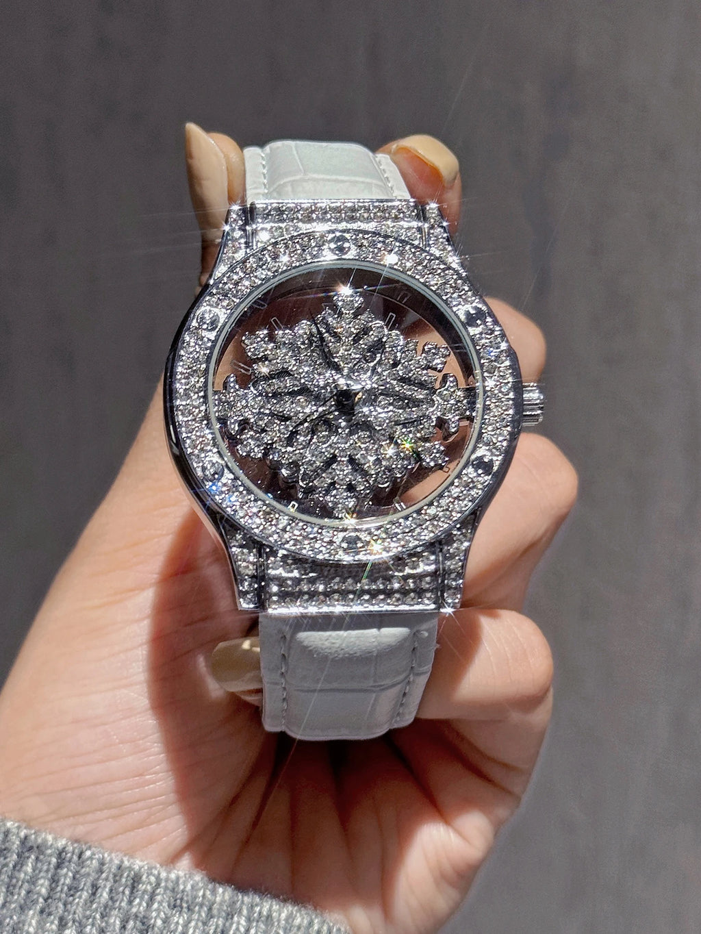 LSVTR brand single-piece fashionable women's watch, rhinestone setting, rotating starry sky dial, snowflake pattern, waterproof