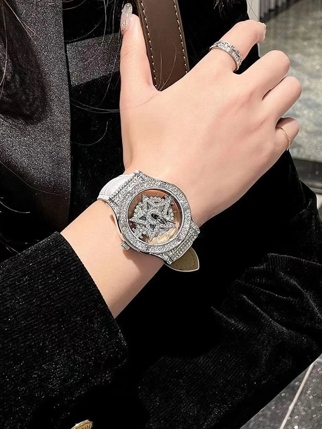 LSVTR New model High-End Elegant Fashionable Women's Watch with Transparent Case Back Rhinestone Embellishments