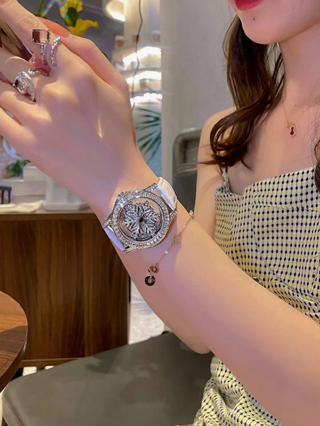 LSVTR brand single-piece fashionable women's watch, rhinestone setting, rotating starry sky dial, snowflake pattern, waterproof